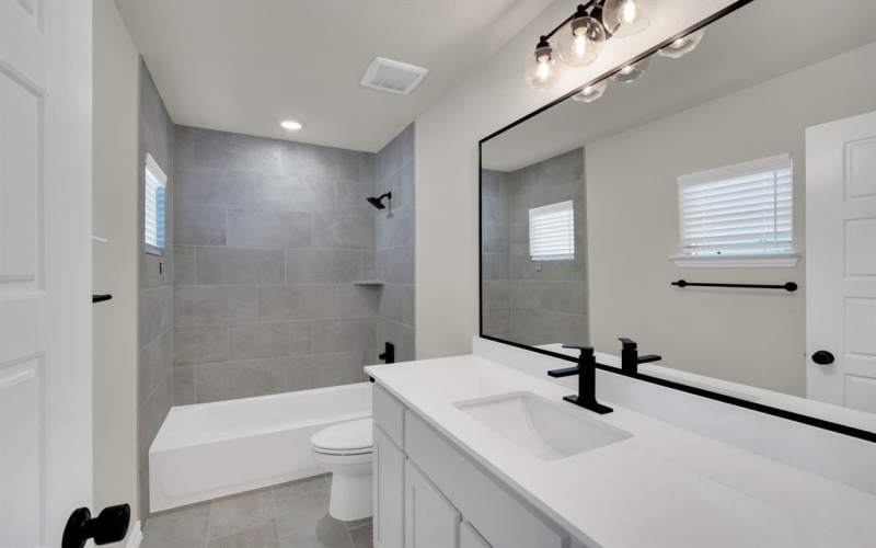 303 Crystal Lake Lane, Red Oak, TX 75154, 4 Habitaciones Habitaciones , ,3 BañosBaños,Residential,En Venta,303 Crystal Lake Lane,0,21147132