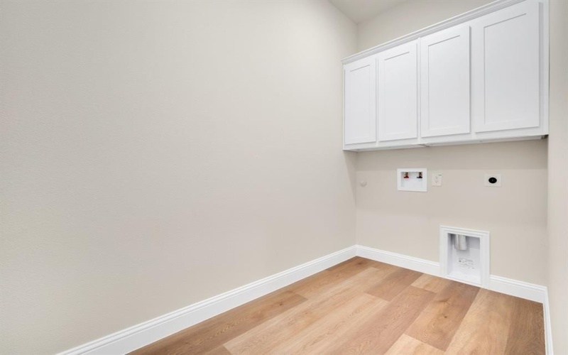 303 Crystal Lake Lane, Red Oak, TX 75154, 4 Habitaciones Habitaciones , ,3 BañosBaños,Residential,En Venta,303 Crystal Lake Lane,0,21147132