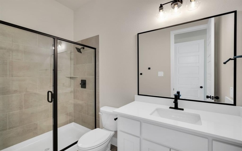 303 Crystal Lake Lane, Red Oak, TX 75154, 4 Habitaciones Habitaciones , ,3 BañosBaños,Residential,En Venta,303 Crystal Lake Lane,0,21147132