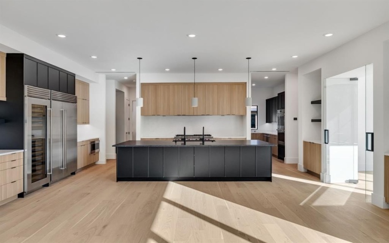 3373 Dorado Beach Drive, Farmers Branch, TX 75234, 4 Habitaciones Habitaciones , ,5 BañosBaños,Residential,En Venta,3373 Dorado Beach Drive,0,21147509