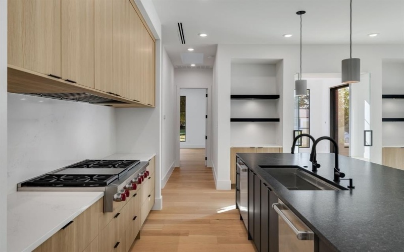 3373 Dorado Beach Drive, Farmers Branch, TX 75234, 4 Habitaciones Habitaciones , ,5 BañosBaños,Residential,En Venta,3373 Dorado Beach Drive,0,21147509