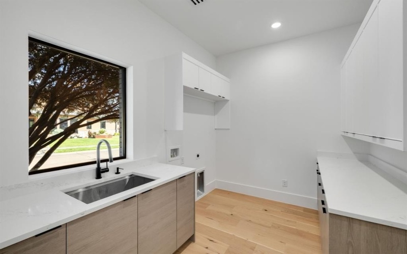 3373 Dorado Beach Drive, Farmers Branch, TX 75234, 4 Habitaciones Habitaciones , ,5 BañosBaños,Residential,En Venta,3373 Dorado Beach Drive,0,21147509