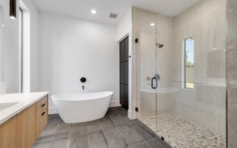 3373 Dorado Beach Drive, Farmers Branch, TX 75234, 4 Habitaciones Habitaciones , ,5 BañosBaños,Residential,En Venta,3373 Dorado Beach Drive,0,21147509