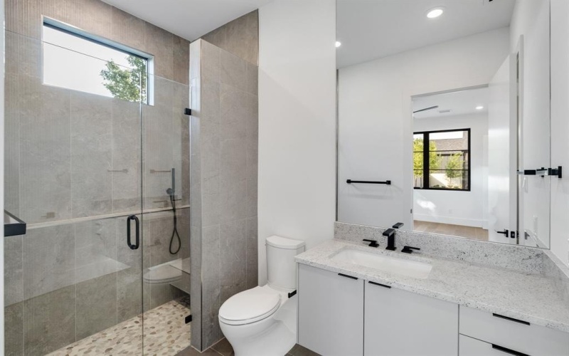 3373 Dorado Beach Drive, Farmers Branch, TX 75234, 4 Habitaciones Habitaciones , ,5 BañosBaños,Residential,En Venta,3373 Dorado Beach Drive,0,21147509