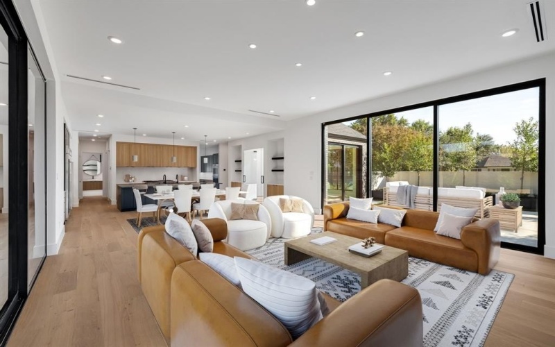 3373 Dorado Beach Drive, Farmers Branch, TX 75234, 4 Habitaciones Habitaciones , ,5 BañosBaños,Residential,En Venta,3373 Dorado Beach Drive,0,21147509