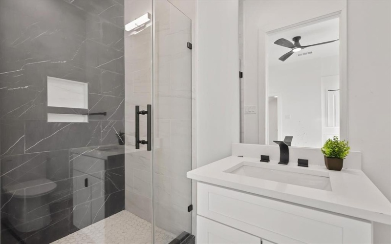 5204 Gibson Drive, The Colony, TX 75056, 4 Habitaciones Habitaciones , ,5 BañosBaños,Residential,En Venta,5204 Gibson Drive,0,21147876