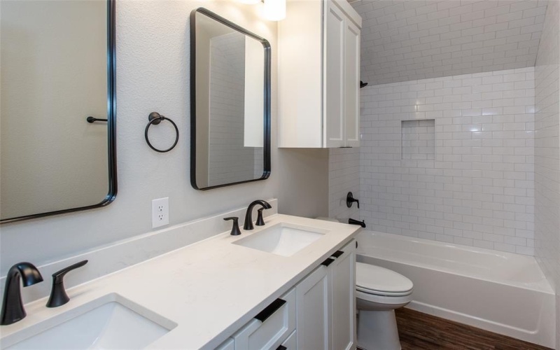 110 Saint Francis Lane, Mabank, TX 75156, 4 Habitaciones Habitaciones , ,2 BañosBaños,Residential,En Venta,110 Saint Francis Lane,0,21147922