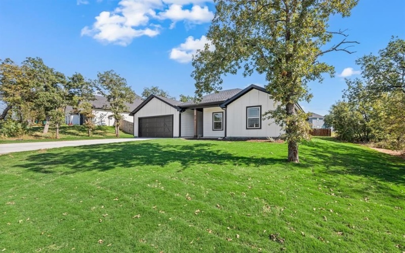 813 Haynie Drive, Runaway Bay, TX 76426, 3 Bedrooms Bedrooms, ,2 BathroomsBathrooms,Residential,For Sale,813 Haynie Drive,0,21148692