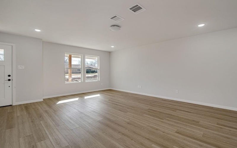 333 N Field Street, Burleson, TX 76028, 6 Bedrooms Bedrooms, ,5 BathroomsBathrooms,Residential Multi Family,For Sale,333 N Field Street,0,21148246