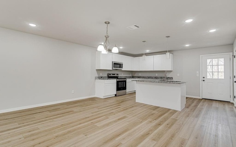 333 N Field Street, Burleson, TX 76028, 6 Bedrooms Bedrooms, ,5 BathroomsBathrooms,Residential Multi Family,For Sale,333 N Field Street,0,21148246