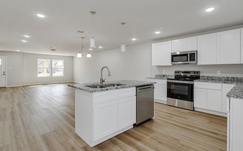 333 N Field Street, Burleson, TX 76028, 6 Bedrooms Bedrooms, ,5 BathroomsBathrooms,Residential Multi Family,For Sale,333 N Field Street,0,21148246