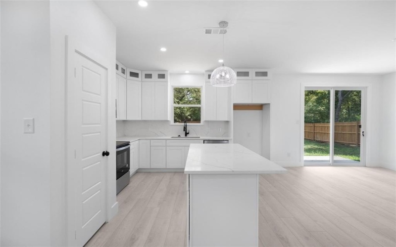 612 Lamar Street, Sulphur Springs, TX 75482, 3 Habitaciones Habitaciones , ,2 BañosBaños,Residential,En Venta,612 Lamar Street,0,21148410