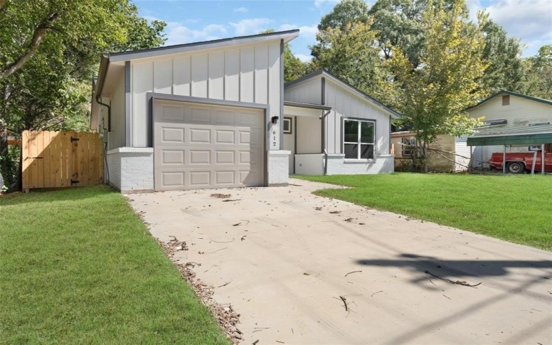 612 Lamar Street, Sulphur Springs, TX 75482, 3 Habitaciones Habitaciones , ,2 BañosBaños,Residential,En Venta,612 Lamar Street,0,21148410