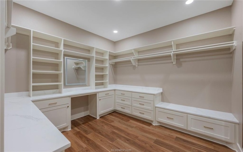 4717 Legendary Drive, College Station, TX 77845, 5 Bedrooms Bedrooms, ,5 BathroomsBathrooms,Residential,For Sale,4717 Legendary Drive,0,26000152