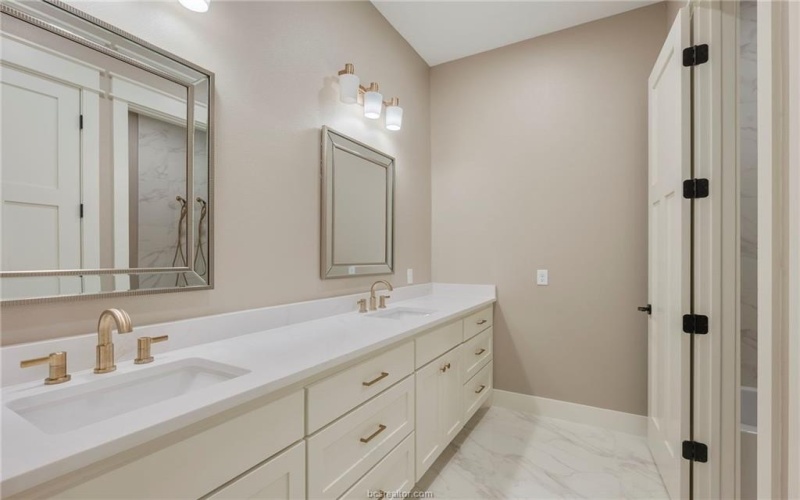 4717 Legendary Drive, College Station, TX 77845, 5 Bedrooms Bedrooms, ,5 BathroomsBathrooms,Residential,For Sale,4717 Legendary Drive,0,26000152