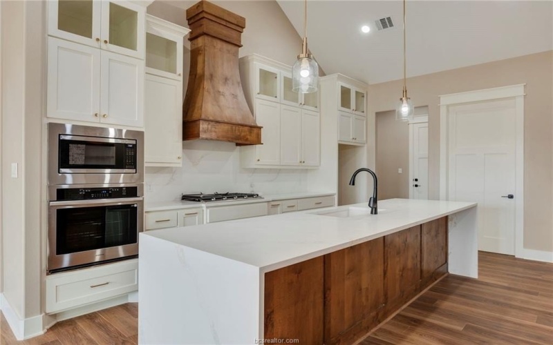 4717 Legendary Drive, College Station, TX 77845, 5 Bedrooms Bedrooms, ,5 BathroomsBathrooms,Residential,For Sale,4717 Legendary Drive,0,26000152