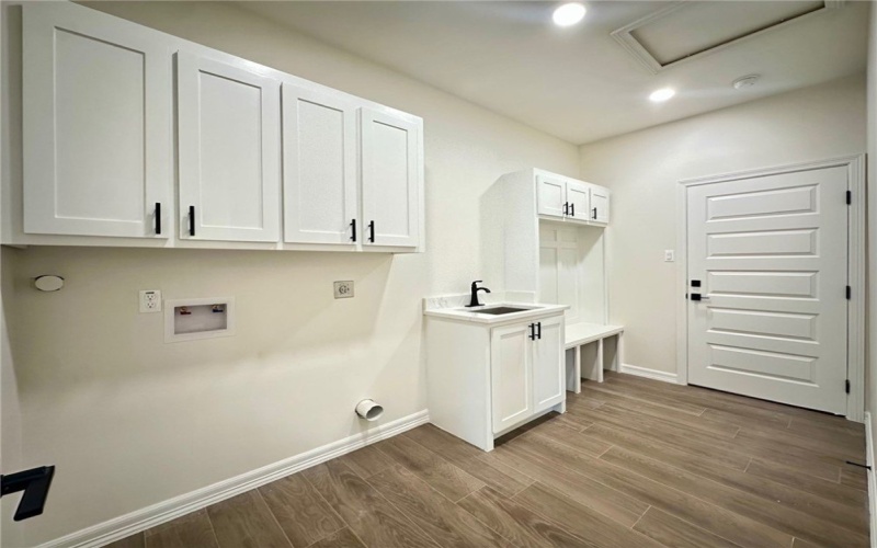 1760 Paraiso Drive, Kingsville, TX 78363, 3 Bedrooms Bedrooms, ,2 BathroomsBathrooms,Residential,For Sale,1760 Paraiso Drive,0,469661