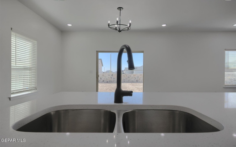 15117 AMBITION Avenue, El Paso, TX 79938, 5 Habitaciones Habitaciones , ,2 BañosBaños,Residential,En Venta,15117 AMBITION Avenue,0,936206