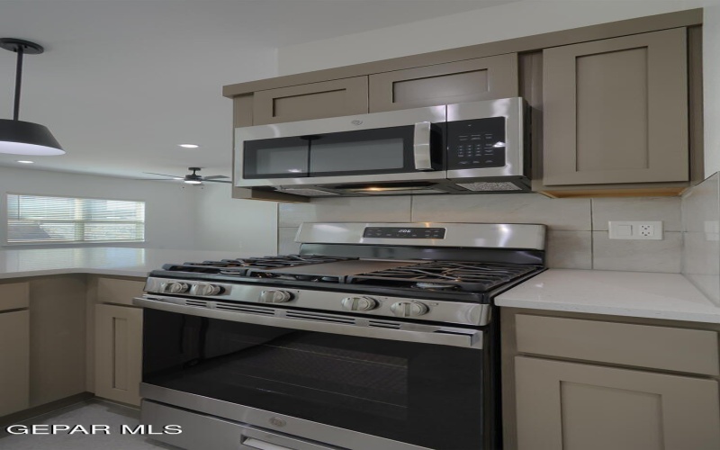 15117 AMBITION Avenue, El Paso, TX 79938, 5 Habitaciones Habitaciones , ,2 BañosBaños,Residential,En Venta,15117 AMBITION Avenue,0,936206