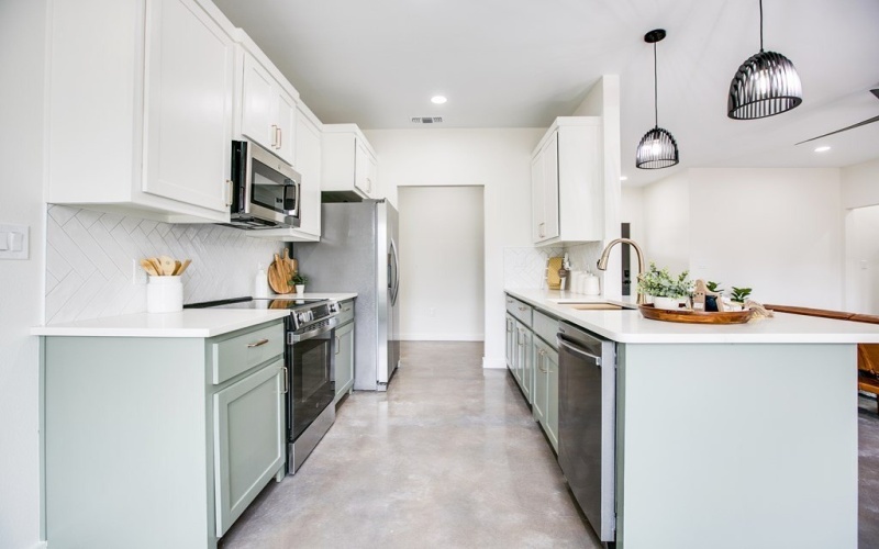 21 W 20th St, San Angelo, TX 76903, 3 Bedrooms Bedrooms, ,2 BathroomsBathrooms,Residential,For Sale,21 W 20th St,0,130270