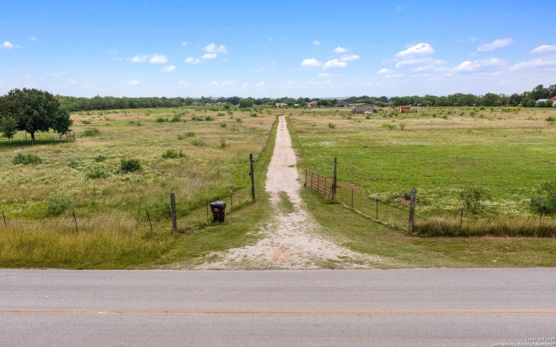 Borregas, Elmendorf, TX 78112, 4 Habitaciones Habitaciones , ,2 BañosBaños,Residential,En Venta,Borregas,0,1913479