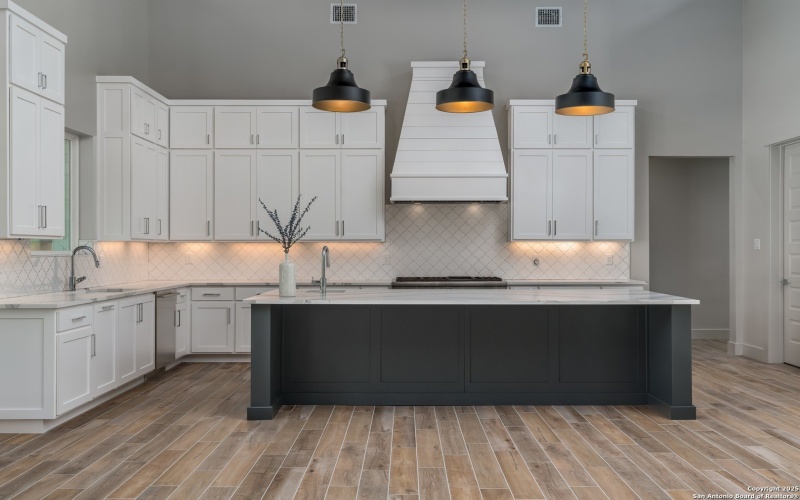 24403 Tres Arroyos, San Antonio, TX 78255, 3 Habitaciones Habitaciones , ,5 BañosBaños,Residential,En Venta,24403 Tres Arroyos,0,1932413