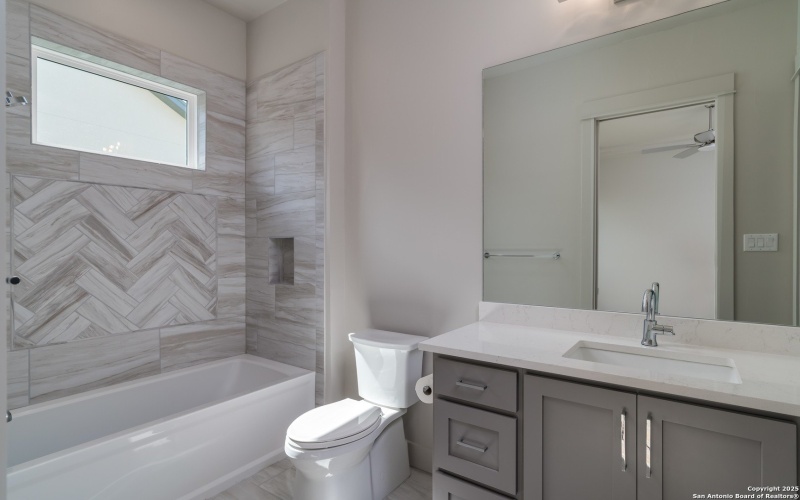 24403 Tres Arroyos, San Antonio, TX 78255, 3 Habitaciones Habitaciones , ,5 BañosBaños,Residential,En Venta,24403 Tres Arroyos,0,1932413