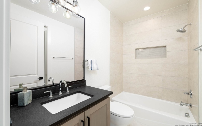 24351 Tres Arroyos, San Antonio, TX 78255, 4 Habitaciones Habitaciones , ,3 BañosBaños,Residential,En Venta,24351 Tres Arroyos,0,1932421