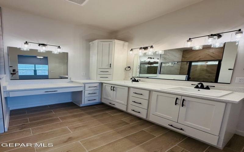 13757 Centro Vista Avenue, El Paso, TX 79928, 4 Bedrooms Bedrooms, ,3 BathroomsBathrooms,Residential,For Sale,13757 Centro Vista Avenue,0,936244