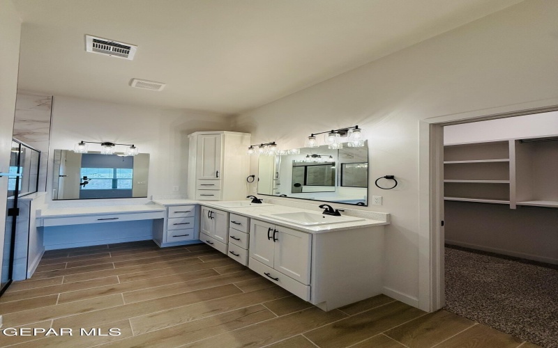 13757 Centro Vista Avenue, El Paso, TX 79928, 4 Bedrooms Bedrooms, ,3 BathroomsBathrooms,Residential,For Sale,13757 Centro Vista Avenue,0,936244