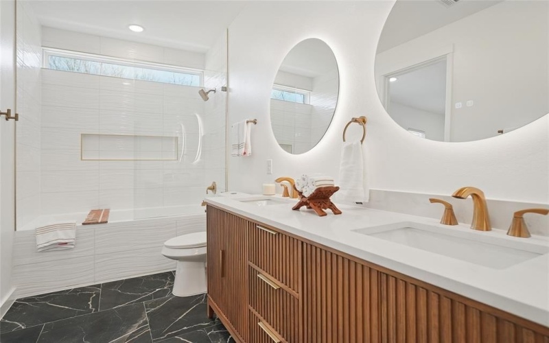 4618 Columbia Avenue #Bulding 2, Dallas, TX 75226, 6 Habitaciones Habitaciones , ,5 BañosBaños,Residential Multi Family,En Venta,4618 Columbia Avenue,0,21149557