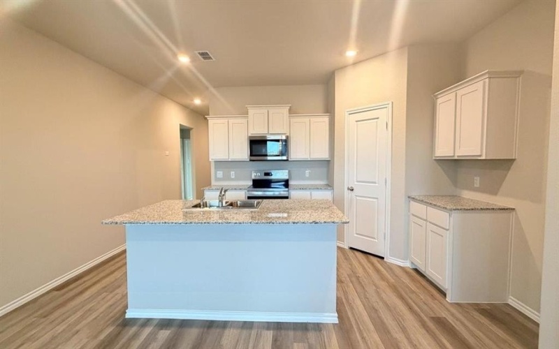 568 MARSH Street, Cleburne, TX 76033, 3 Habitaciones Habitaciones , ,2 BañosBaños,Residential,En Venta,568 MARSH Street,0,21149804