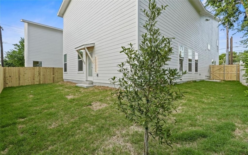 603 S Moore Street, Dallas, TX 75203, 4 Bedrooms Bedrooms, ,2 BathroomsBathrooms,Residential,For Sale,603 S Moore Street,0,21147423