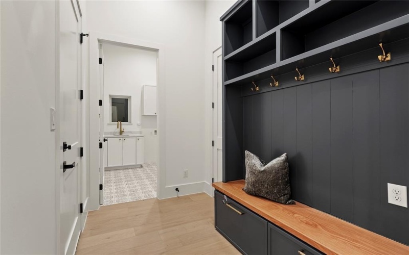 8623 San Fernando Way, Dallas, TX 75218, 4 Bedrooms Bedrooms, ,5 BathroomsBathrooms,Residential,For Sale,8623 San Fernando Way,0,21147433