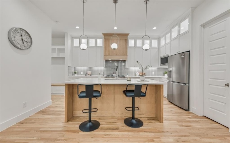 815 S Waverly Drive, Dallas, TX 75208, 4 Bedrooms Bedrooms, ,3 BathroomsBathrooms,Residential,For Sale,815 S Waverly Drive,0,21147837