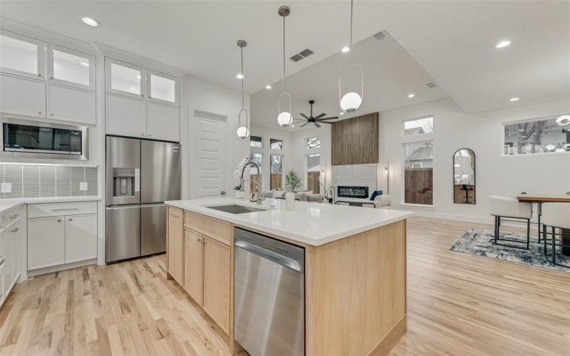 815 S Waverly Drive, Dallas, TX 75208, 4 Bedrooms Bedrooms, ,3 BathroomsBathrooms,Residential,For Sale,815 S Waverly Drive,0,21147837