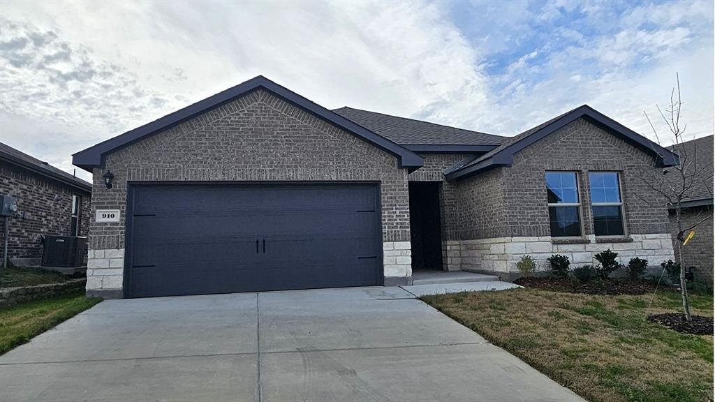 910 Newport Drive, Ferris, TX 75125, 4 Bedrooms Bedrooms, ,2 BathroomsBathrooms,Residential,For Sale,910 Newport Drive,0,21148709