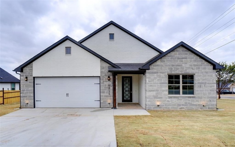 5824 Belaire Circle, Granbury, TX 76048, 3 Bedrooms Bedrooms, ,2 BathroomsBathrooms,Residential,For Sale,5824 Belaire Circle,0,21148807
