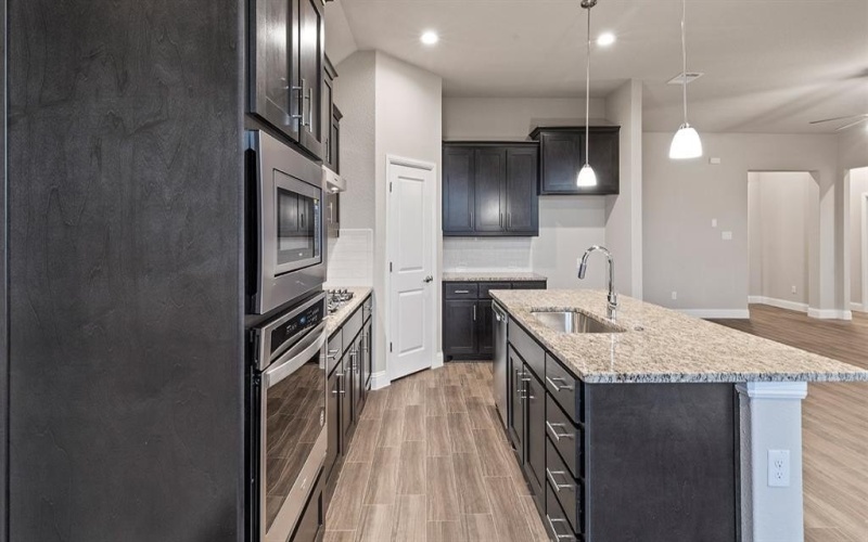 10412 SUNSET SHORE Drive, Grand Prairie, TX 76065, 4 Habitaciones Habitaciones , ,2 BañosBaños,Residential,En Venta,10412 SUNSET SHORE Drive,0,21149282