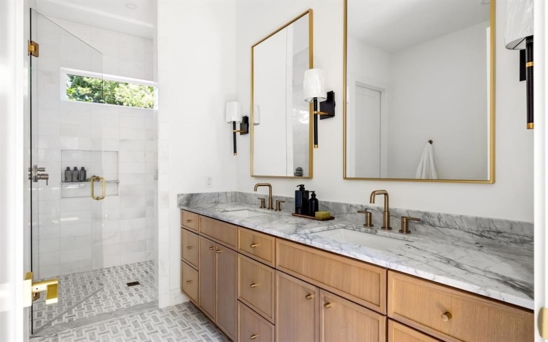 2414 Grigsby Avenue, Dallas, TX 75204, 4 Bedrooms Bedrooms, ,3 BathroomsBathrooms,Residential,For Sale,2414 Grigsby Avenue,0,21149350