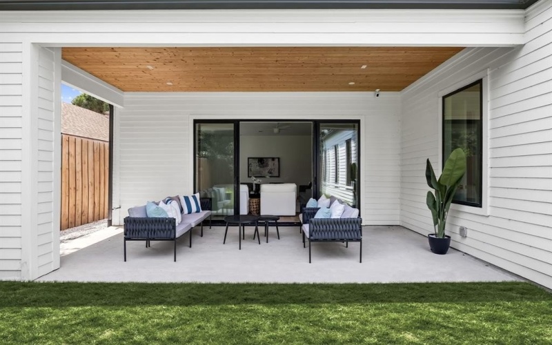 2414 Grigsby Avenue, Dallas, TX 75204, 4 Bedrooms Bedrooms, ,3 BathroomsBathrooms,Residential,For Sale,2414 Grigsby Avenue,0,21149350