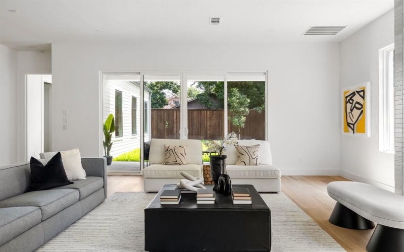 2414 Grigsby Avenue, Dallas, TX 75204, 4 Bedrooms Bedrooms, ,3 BathroomsBathrooms,Residential,For Sale,2414 Grigsby Avenue,0,21149350