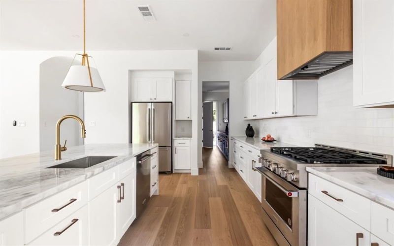 2414 Grigsby Avenue, Dallas, TX 75204, 4 Bedrooms Bedrooms, ,3 BathroomsBathrooms,Residential,For Sale,2414 Grigsby Avenue,0,21149350