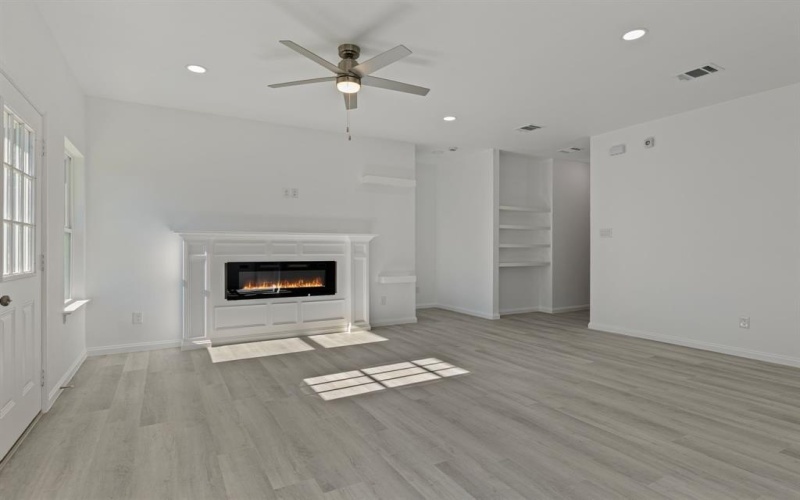 2619 Hillside Drive, Granbury, TX 76048, 3 Bedrooms Bedrooms, ,2 BathroomsBathrooms,Residential,For Sale,2619 Hillside Drive,0,21149872