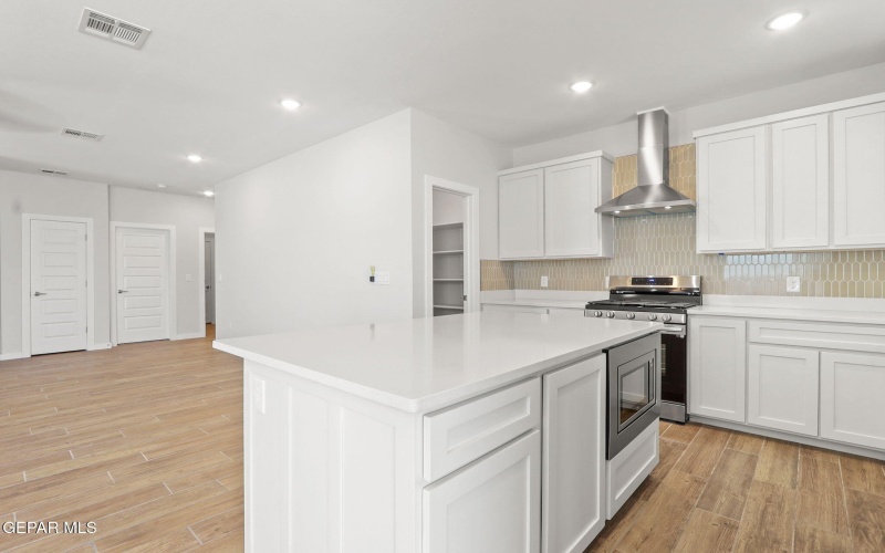 646 DAVI'S GREENWOOD COURT, Vinton, TX 79821, 3 Habitaciones Habitaciones , ,2 BañosBaños,Residential,En Venta,646 DAVI'S GREENWOOD COURT,0,921915