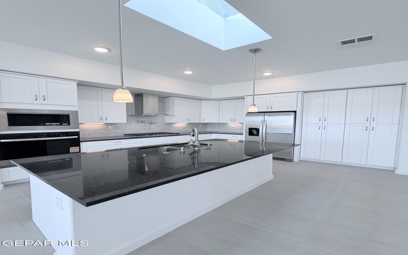 956 ELSTREE Place, El Paso, TX 79928, 3 Habitaciones Habitaciones , ,2 BañosBaños,Residential,En Venta,956 ELSTREE Place,0,936251