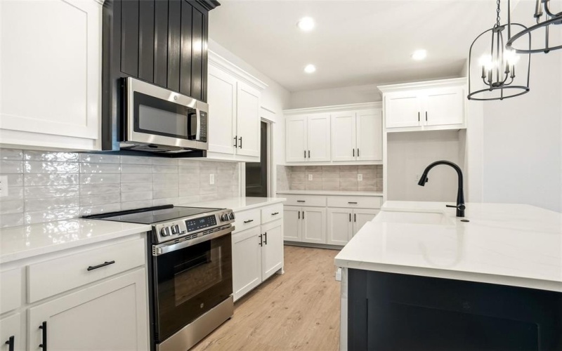 218 Legacy Boulevard, Weatherford, TX 76085, 2 Bedrooms Bedrooms, ,2 BathroomsBathrooms,Residential,For Sale,218 Legacy Boulevard,0,21150523