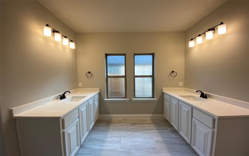 140 Kenilworth Lane, Greenville, TX 75401, 5 Bedrooms Bedrooms, ,5 BathroomsBathrooms,Residential,For Sale,140 Kenilworth Lane,0,21150545