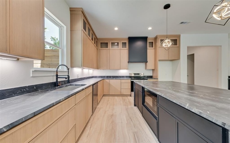 1318 Nokomis Avenue, Dallas, TX 75224, 4 Bedrooms Bedrooms, ,3 BathroomsBathrooms,Residential,For Sale,1318 Nokomis Avenue,0,21150663