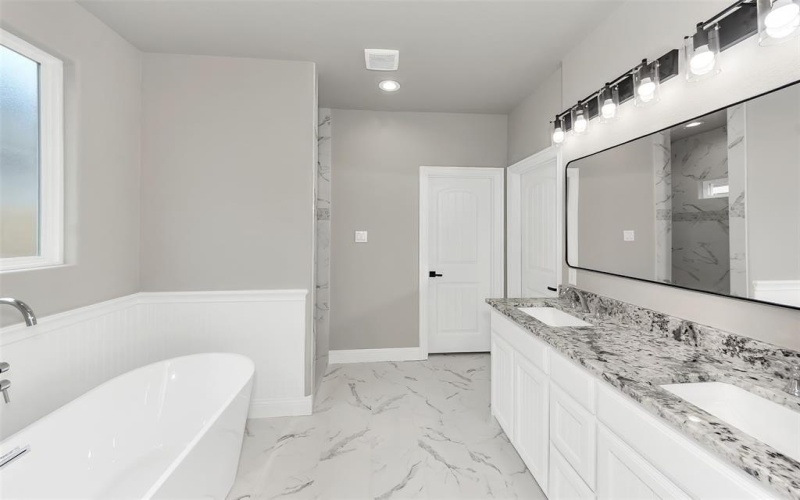 404 Betchan Street, Lake Dallas, TX 75065, 4 Bedrooms Bedrooms, ,2 BathroomsBathrooms,Residential,For Sale,404 Betchan Street,0,21150605